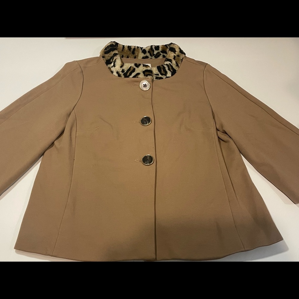 Chicos Faux Cheetah Fur Women Jacket. Cropped Sleeves Size 1 (Medium)
